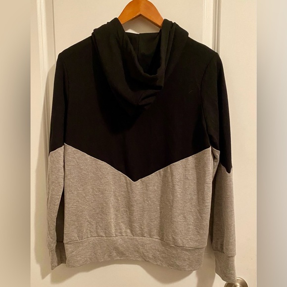 EUC Kaileigh Joanna Chevron ColorBlock Knit Hoodie Top - Picture 7 of 8